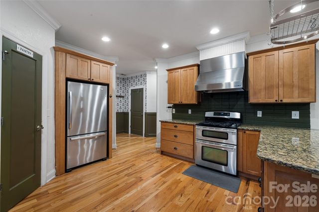 312 E Forest Place, Candler, NC 28715