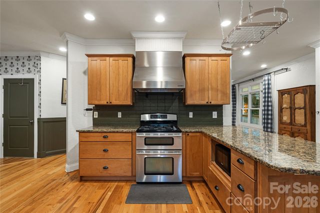 312 E Forest Place, Candler, NC 28715