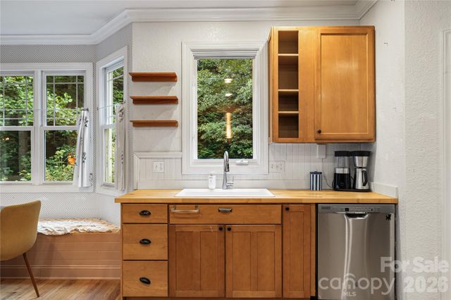 312 E Forest Place, Candler, NC 28715