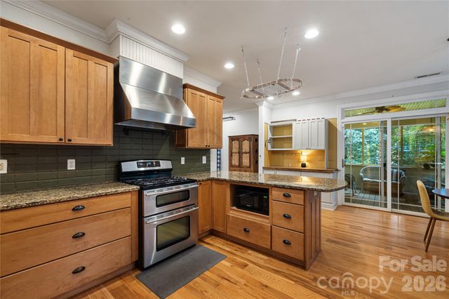 312 E Forest Place, Candler, NC 28715