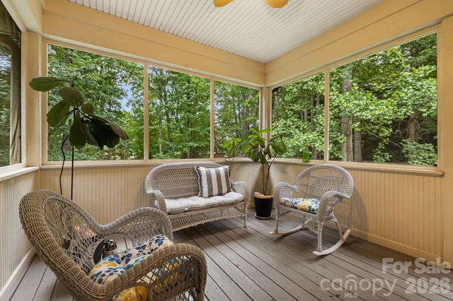 312 E Forest Place, Candler, NC 28715