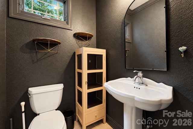312 E Forest Place, Candler, NC 28715