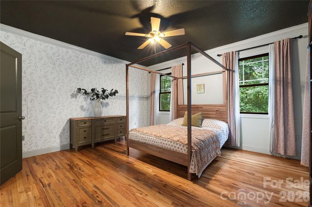 312 E Forest Place, Candler, NC 28715