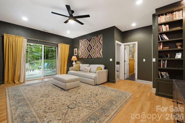 312 E Forest Place, Candler, NC 28715