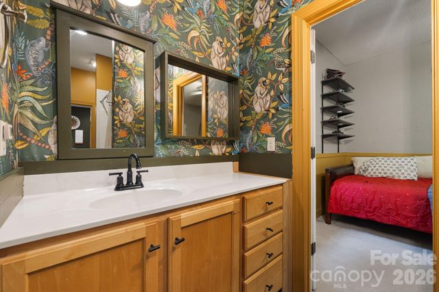 312 E Forest Place, Candler, NC 28715
