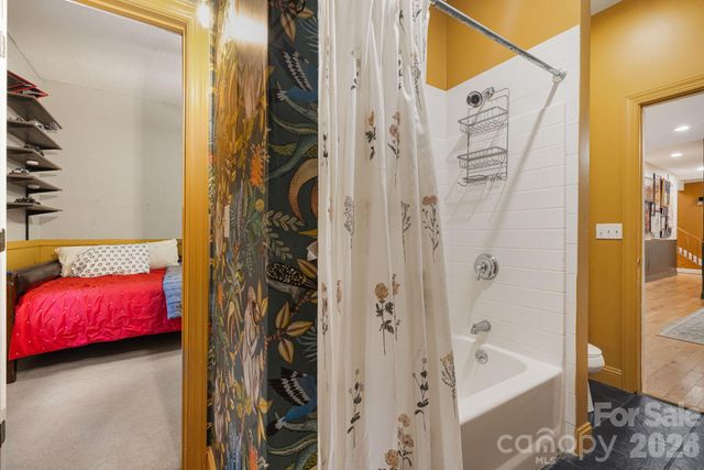 312 E Forest Place, Candler, NC 28715