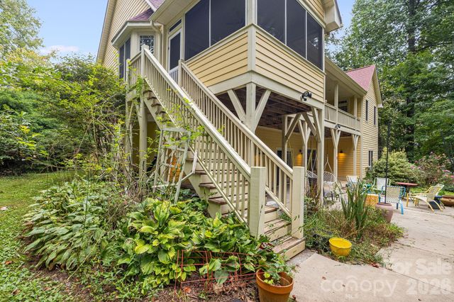 312 E Forest Place, Candler, NC 28715