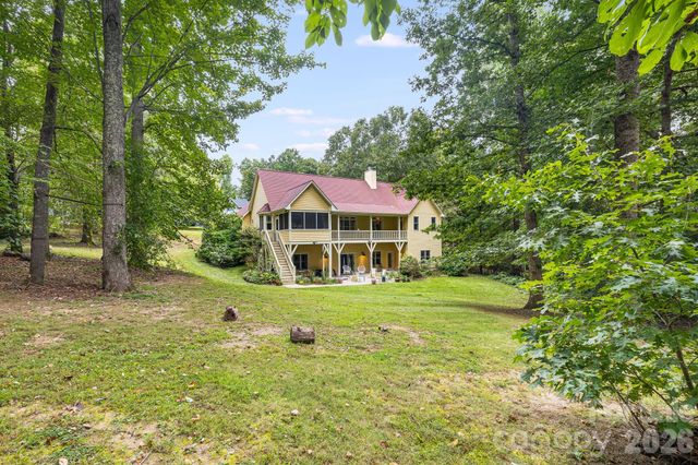312 E Forest Place, Candler, NC 28715