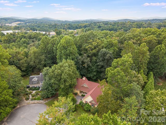 312 E Forest Place, Candler, NC 28715