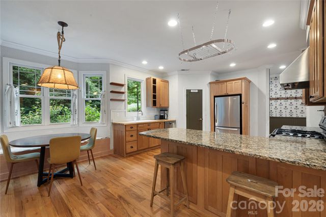 312 E Forest Place, Candler, NC 28715