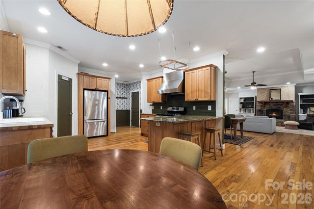 312 E Forest Place, Candler, NC 28715