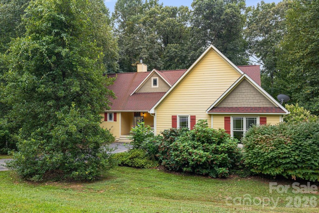 312 E Forest Place, Candler, NC 28715