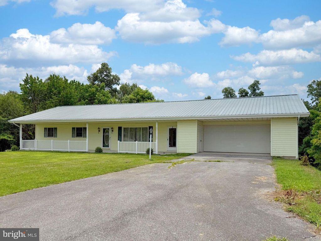 775 E BERLIN RD, York Springs, PA 17372