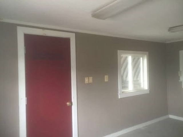 122 Southbridge Rd, Oxford, MA 01537