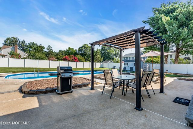21 Cedar Inn Drive, Toms River, NJ 08755