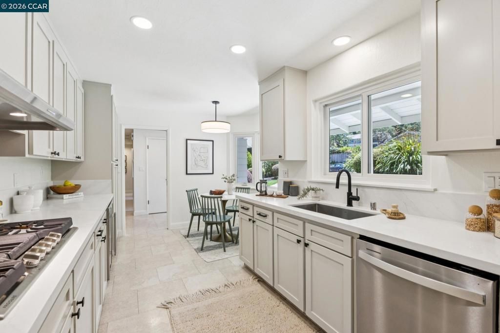 Image 29 of property listing at 263 Tharp Dr, Moraga, CA 94556