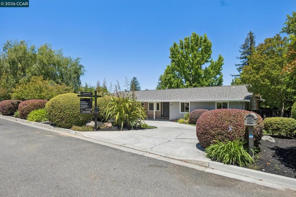 Image 4 of property listing at 263 Tharp Dr, Moraga, CA 94556