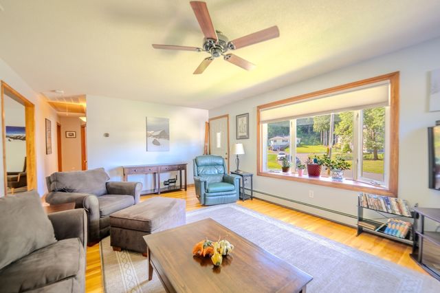 34 Bray Park Dr, Holyoke, MA 01040