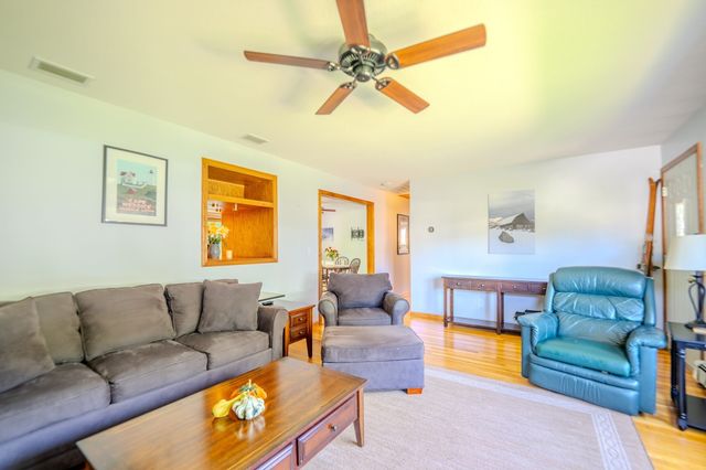 34 Bray Park Dr, Holyoke, MA 01040