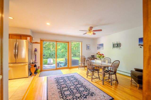 34 Bray Park Dr, Holyoke, MA 01040