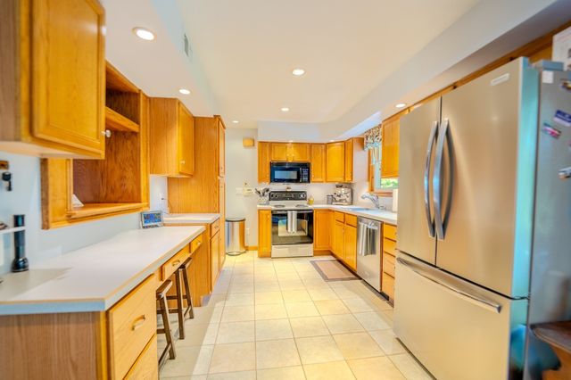 34 Bray Park Dr, Holyoke, MA 01040