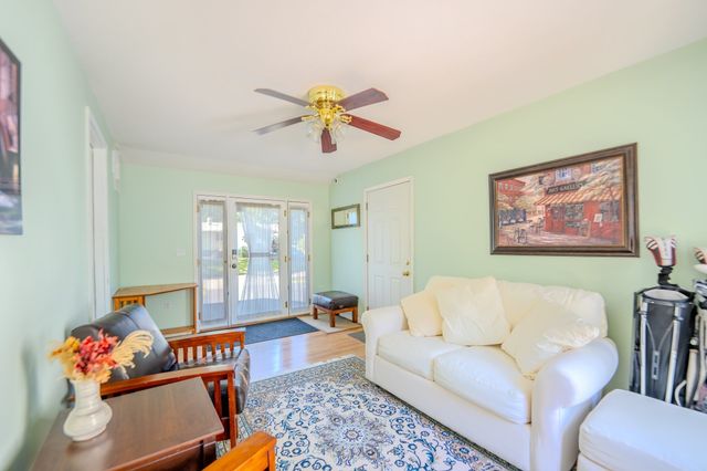 34 Bray Park Dr, Holyoke, MA 01040