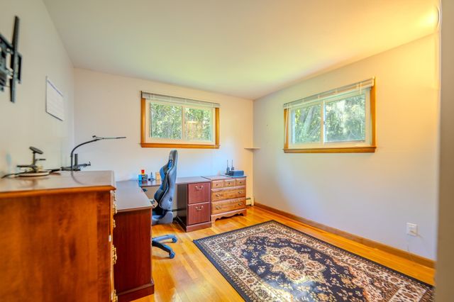 34 Bray Park Dr, Holyoke, MA 01040