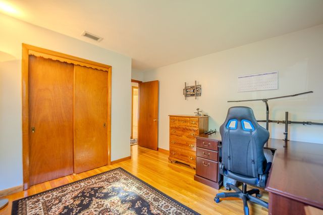 34 Bray Park Dr, Holyoke, MA 01040