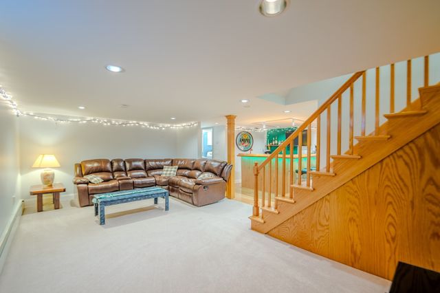 34 Bray Park Dr, Holyoke, MA 01040