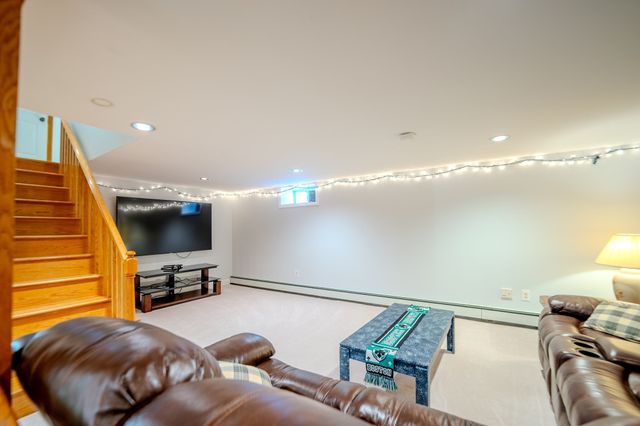 34 Bray Park Dr, Holyoke, MA 01040