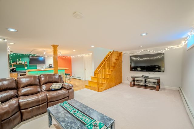 34 Bray Park Dr, Holyoke, MA 01040