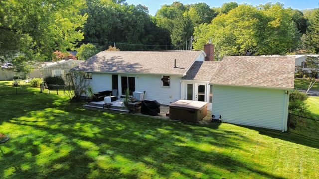 34 Bray Park Dr, Holyoke, MA 01040