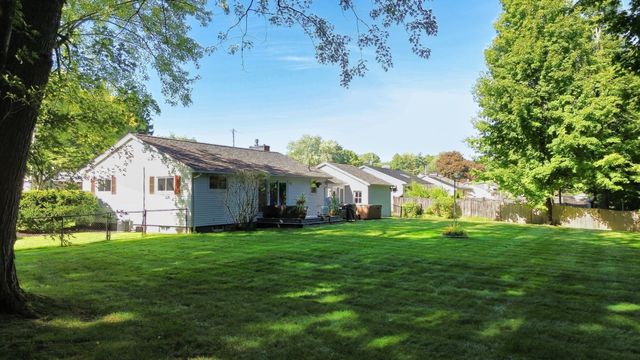 34 Bray Park Dr, Holyoke, MA 01040
