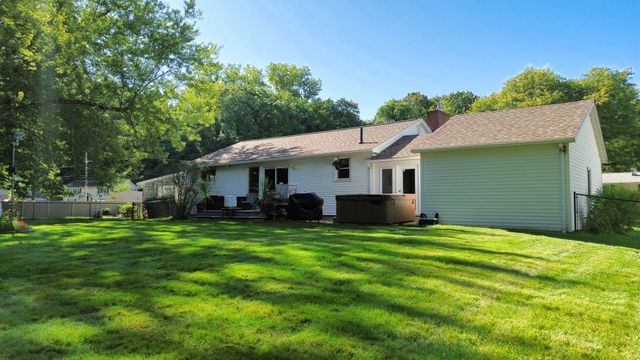 34 Bray Park Dr, Holyoke, MA 01040