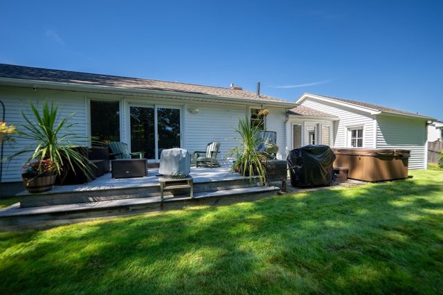 34 Bray Park Dr, Holyoke, MA 01040