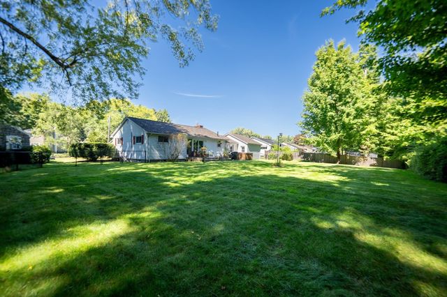 34 Bray Park Dr, Holyoke, MA 01040