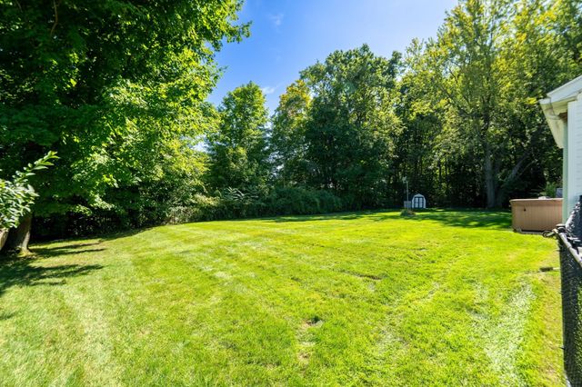34 Bray Park Dr, Holyoke, MA 01040