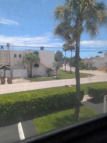 860 SE 6th Avenue 212, Deerfield Beach, FL 33441
