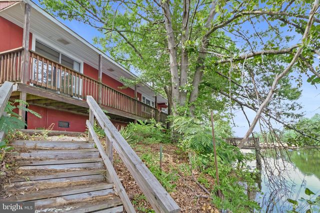 434 MATTOX AVE, Colonial Beach, VA 22443
