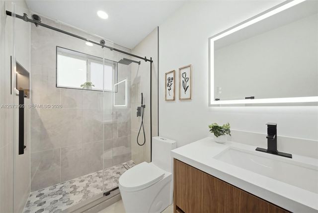 5518 Mckinley Street, Hollywood, FL 33021