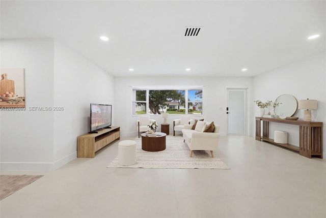 5518 Mckinley Street, Hollywood, FL 33021