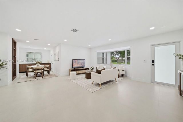 5518 Mckinley Street, Hollywood, FL 33021