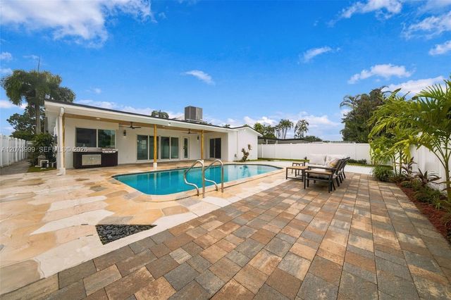 5518 Mckinley Street, Hollywood, FL 33021