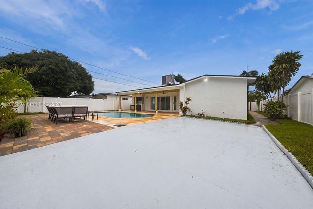 5518 Mckinley Street, Hollywood, FL 33021