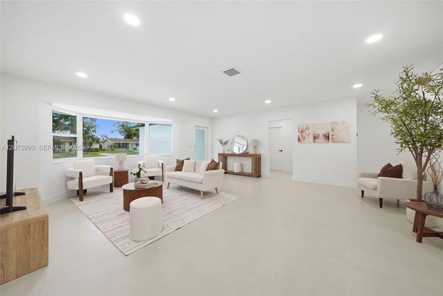 5518 Mckinley Street, Hollywood, FL 33021