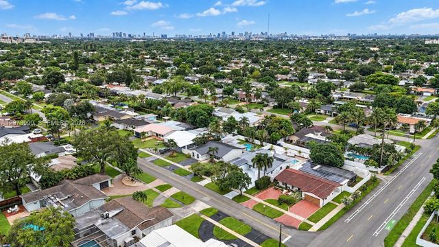 5518 Mckinley Street, Hollywood, FL 33021