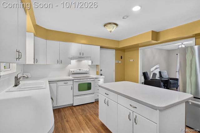 4035 Iverness Lane, West Bloomfield, MI 48323