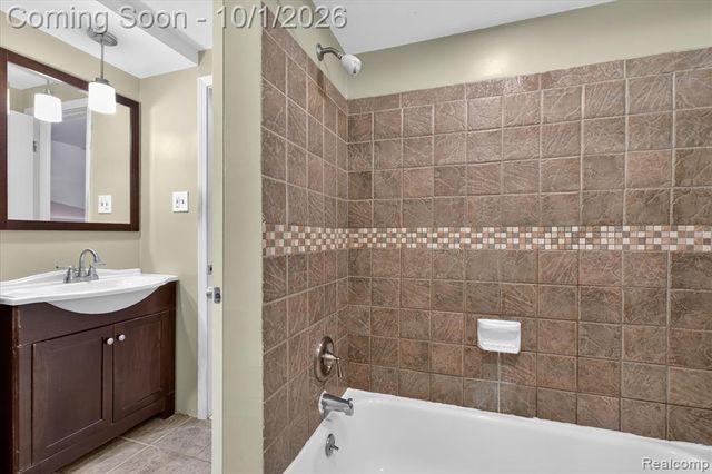 4035 Iverness Lane, West Bloomfield, MI 48323
