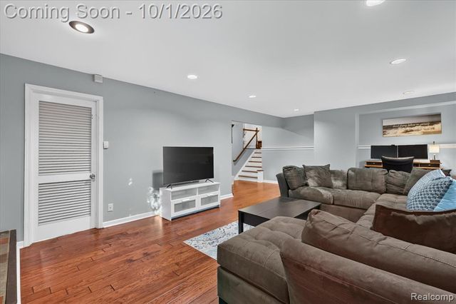 4035 Iverness Lane, West Bloomfield, MI 48323