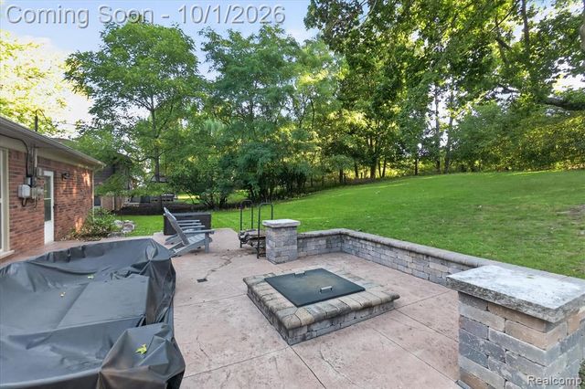 4035 Iverness Lane, West Bloomfield, MI 48323